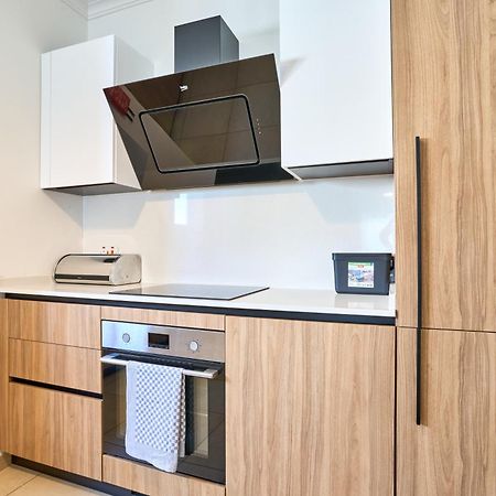 Stunning 3-Bedroom Seaview Retreat In Fort Cambridge Sliema Luaran gambar