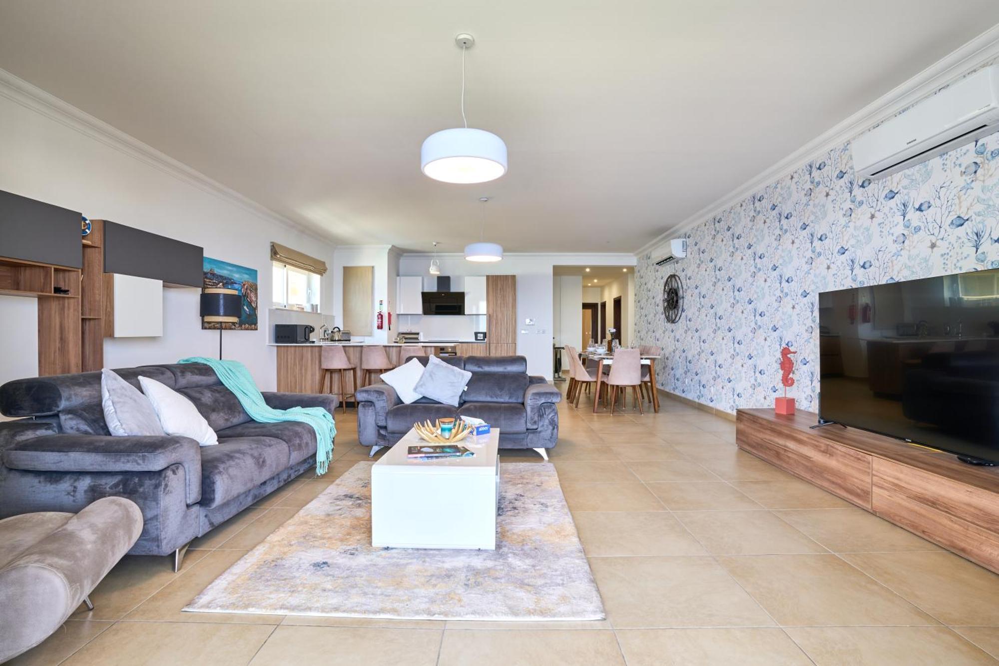 Stunning 3-Bedroom Seaview Retreat In Fort Cambridge Sliema Luaran gambar
