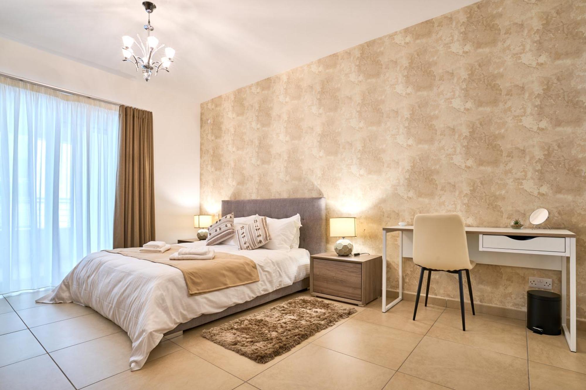 Stunning 3-Bedroom Seaview Retreat In Fort Cambridge Sliema Luaran gambar