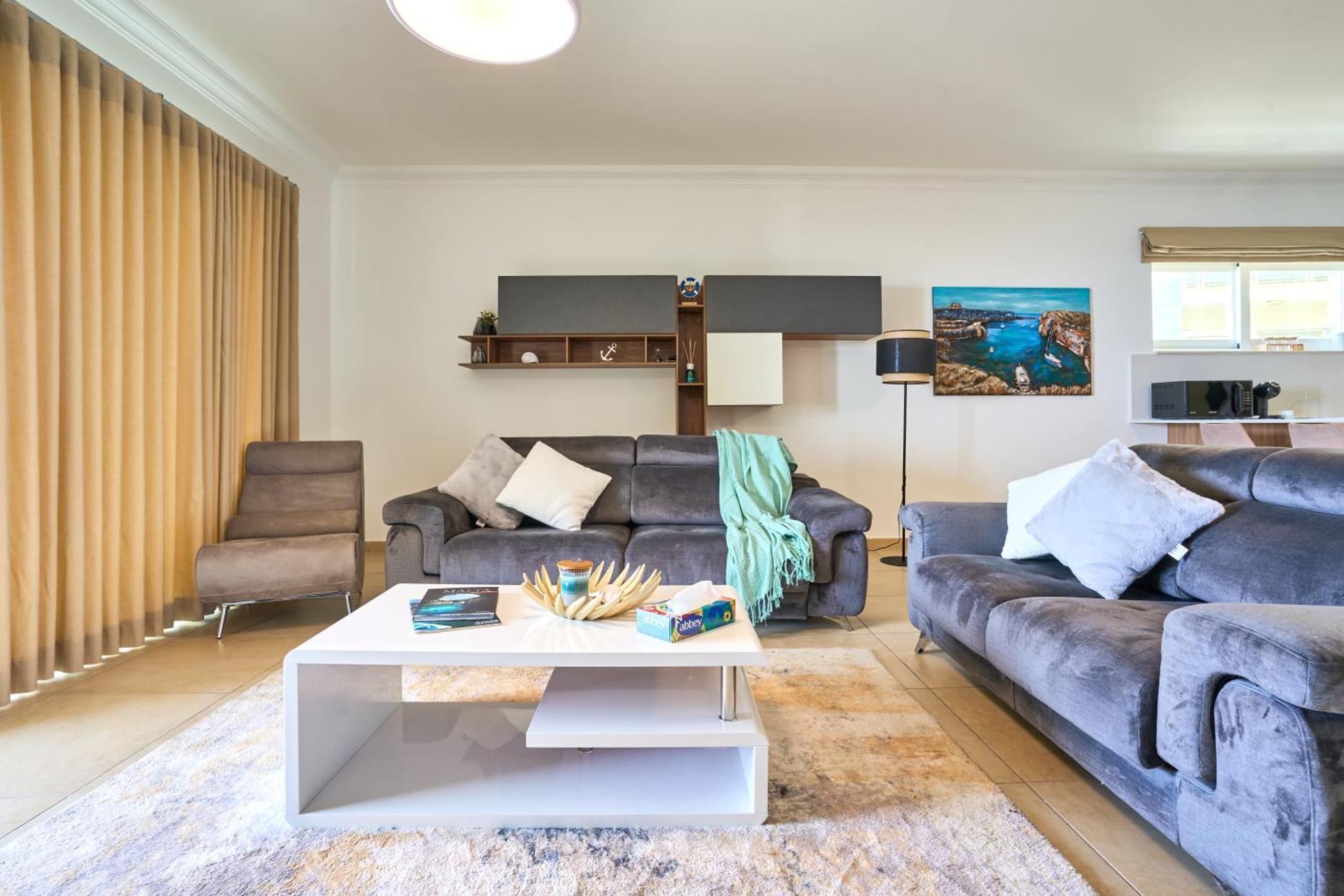 Stunning 3-Bedroom Seaview Retreat In Fort Cambridge Sliema Luaran gambar