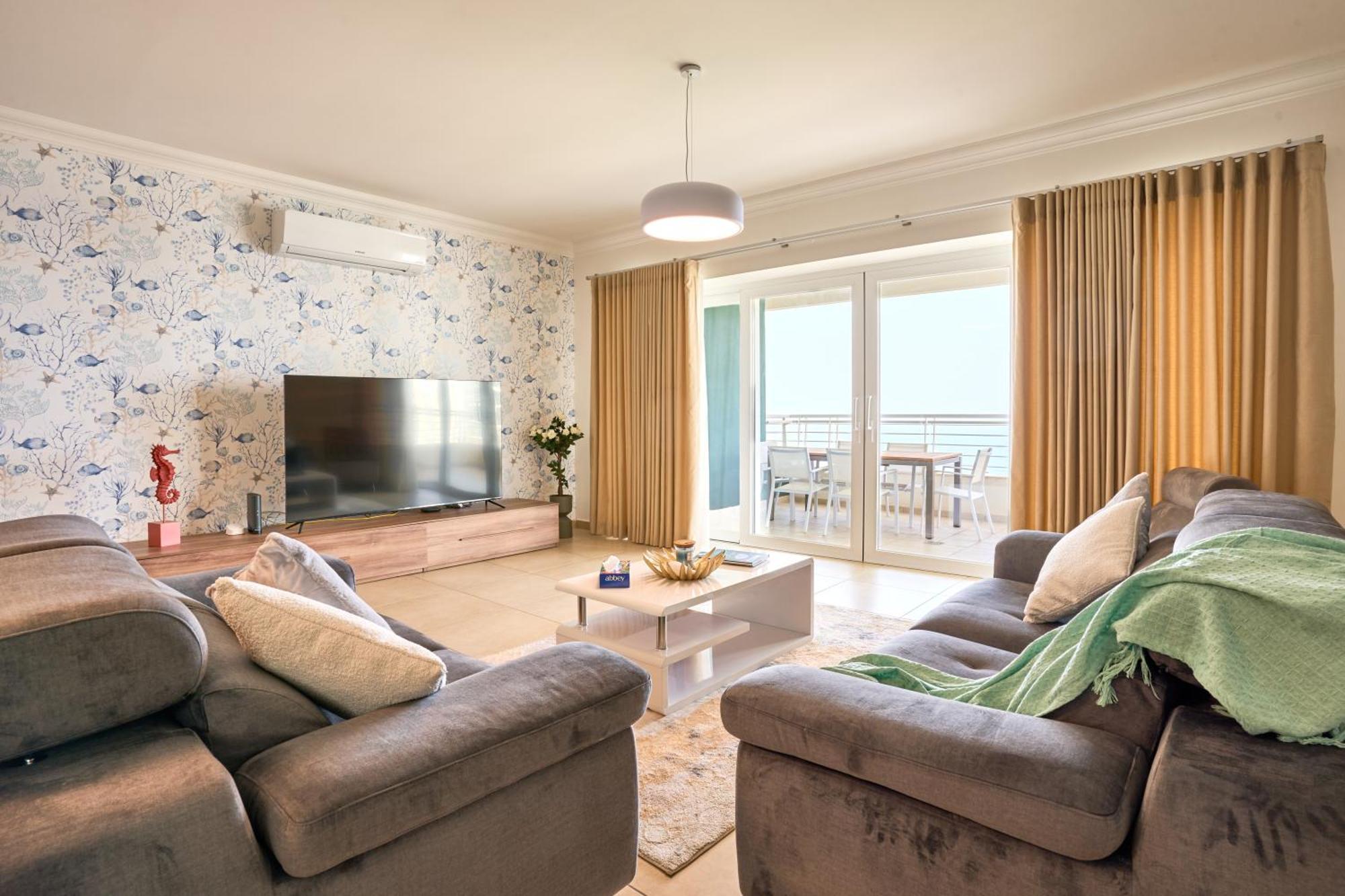 Stunning 3-Bedroom Seaview Retreat In Fort Cambridge Sliema Luaran gambar