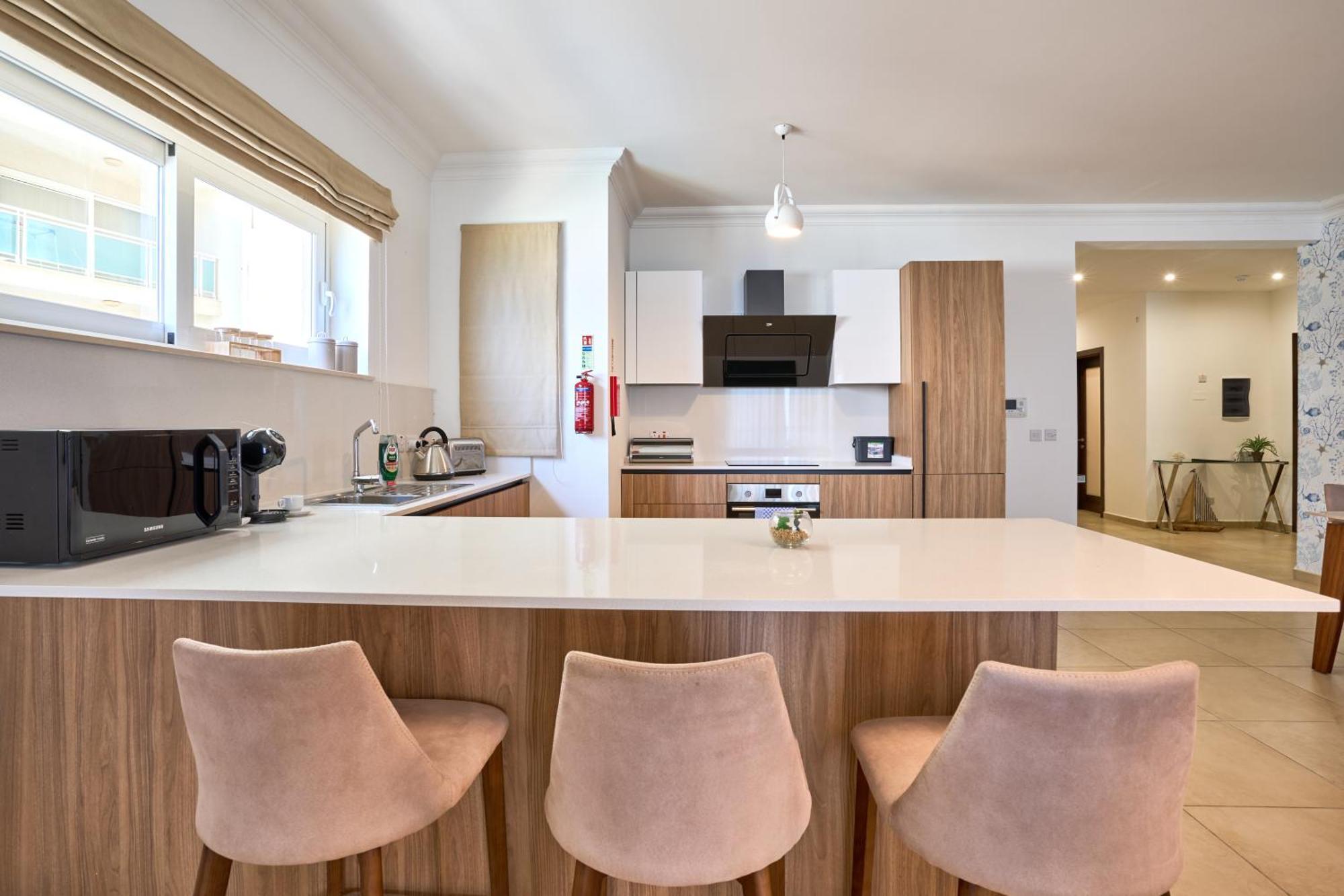 Stunning 3-Bedroom Seaview Retreat In Fort Cambridge Sliema Luaran gambar