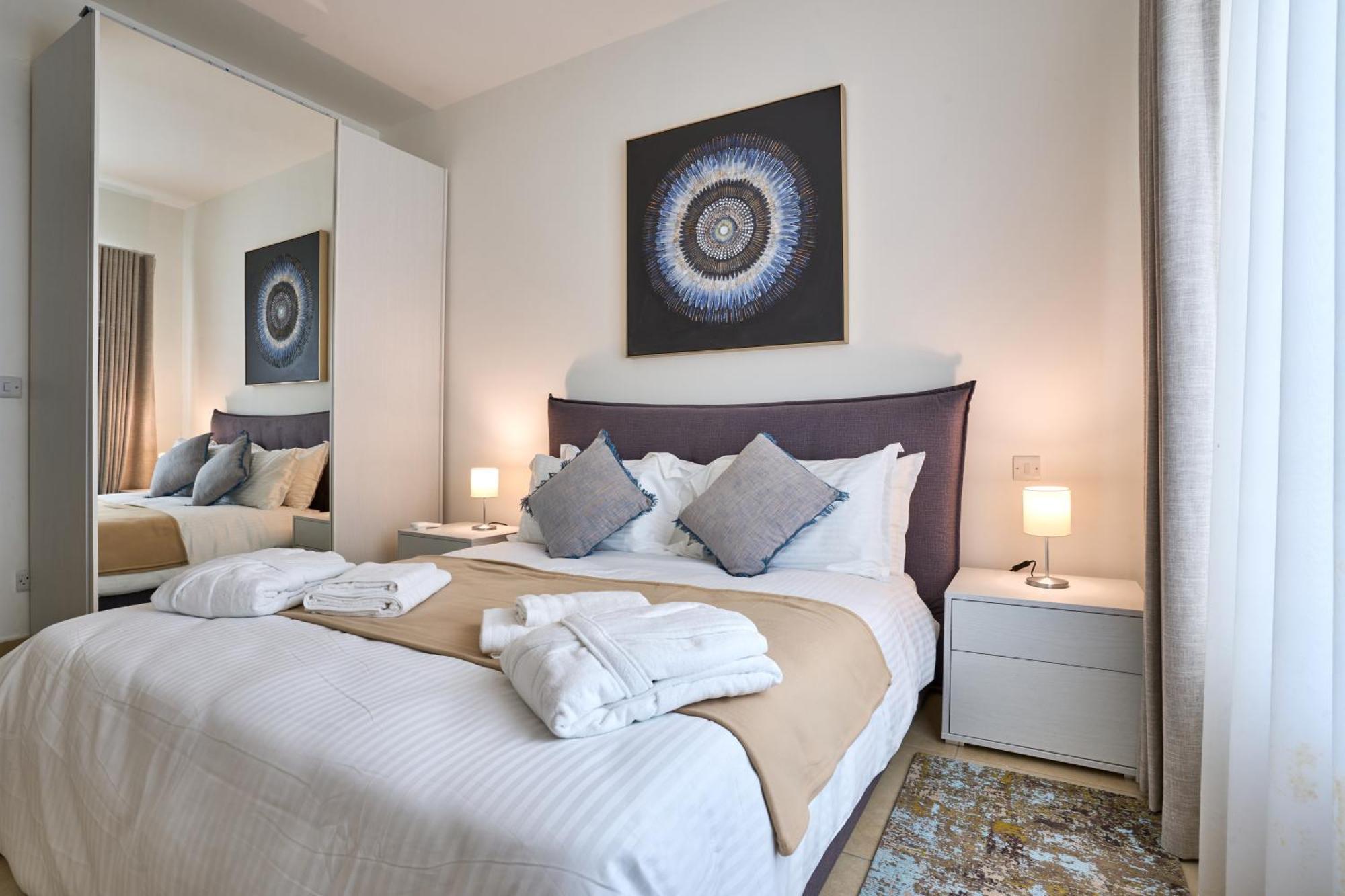 Stunning 3-Bedroom Seaview Retreat In Fort Cambridge Sliema Luaran gambar