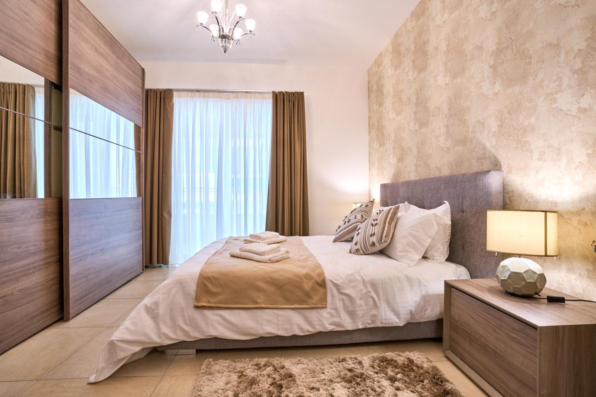 Stunning 3-Bedroom Seaview Retreat In Fort Cambridge Sliema Luaran gambar