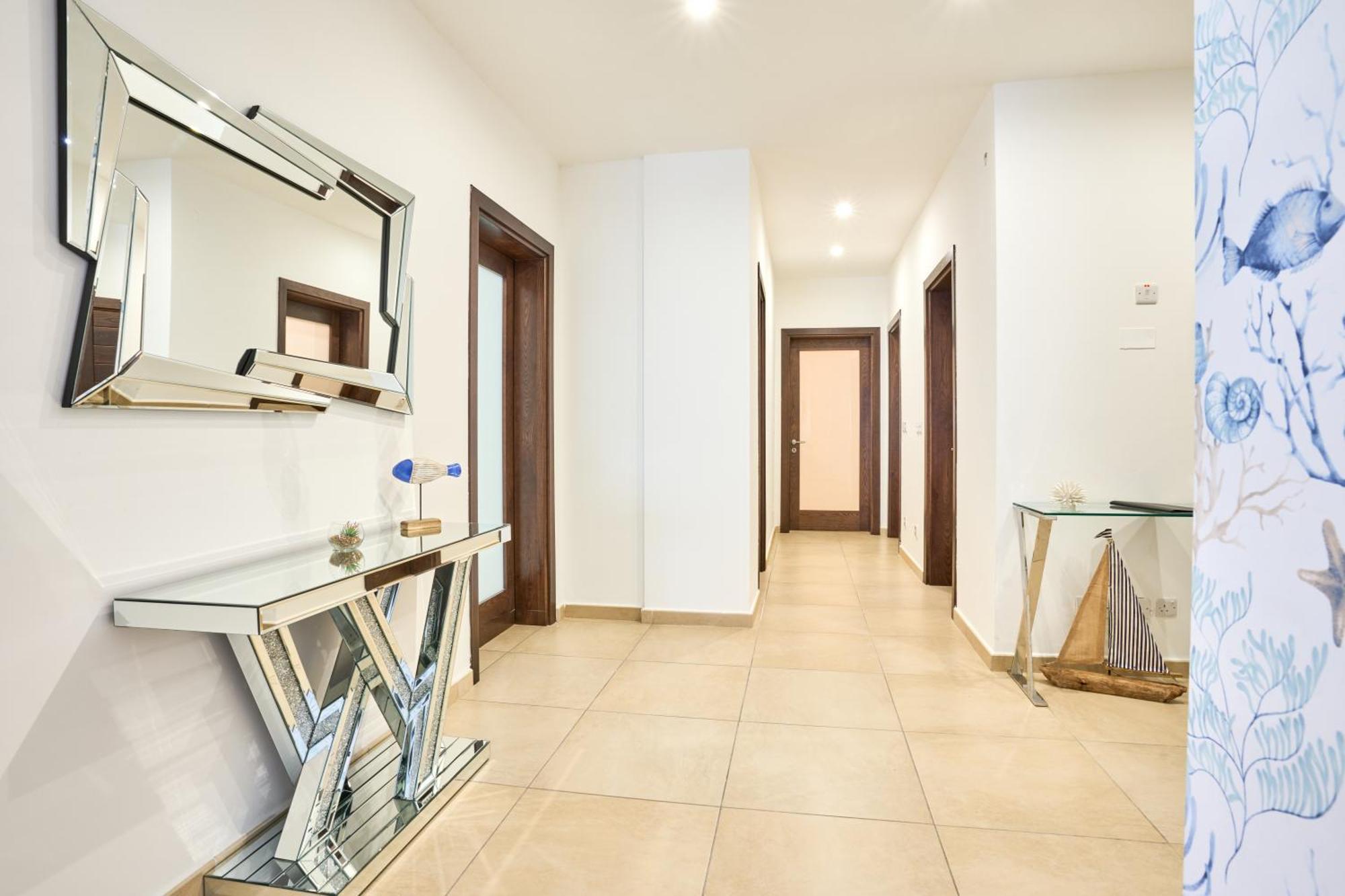 Stunning 3-Bedroom Seaview Retreat In Fort Cambridge Sliema Luaran gambar