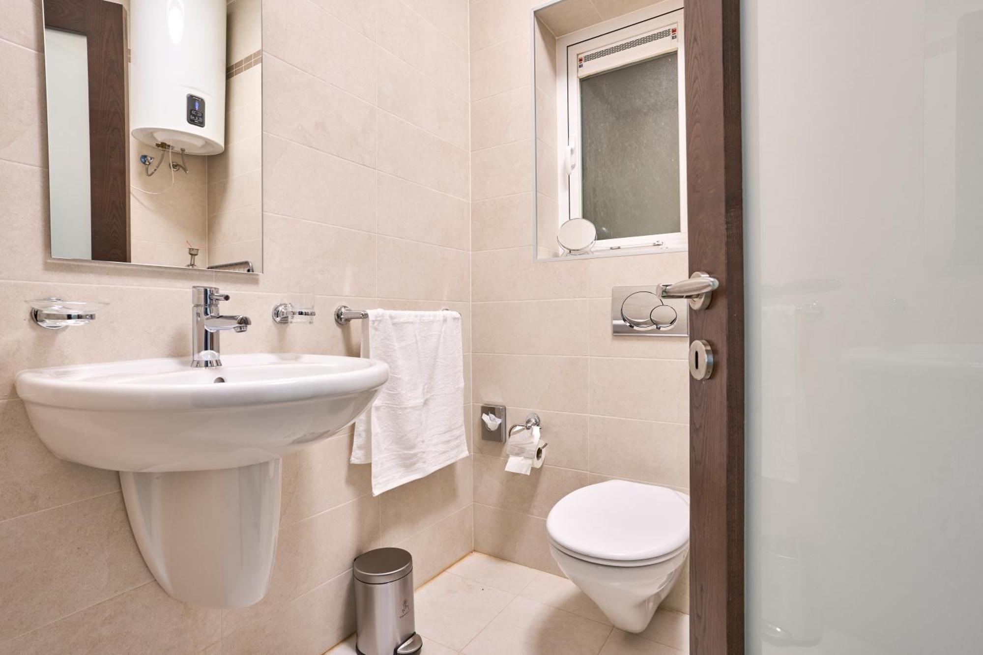 Stunning 3-Bedroom Seaview Retreat In Fort Cambridge Sliema Luaran gambar