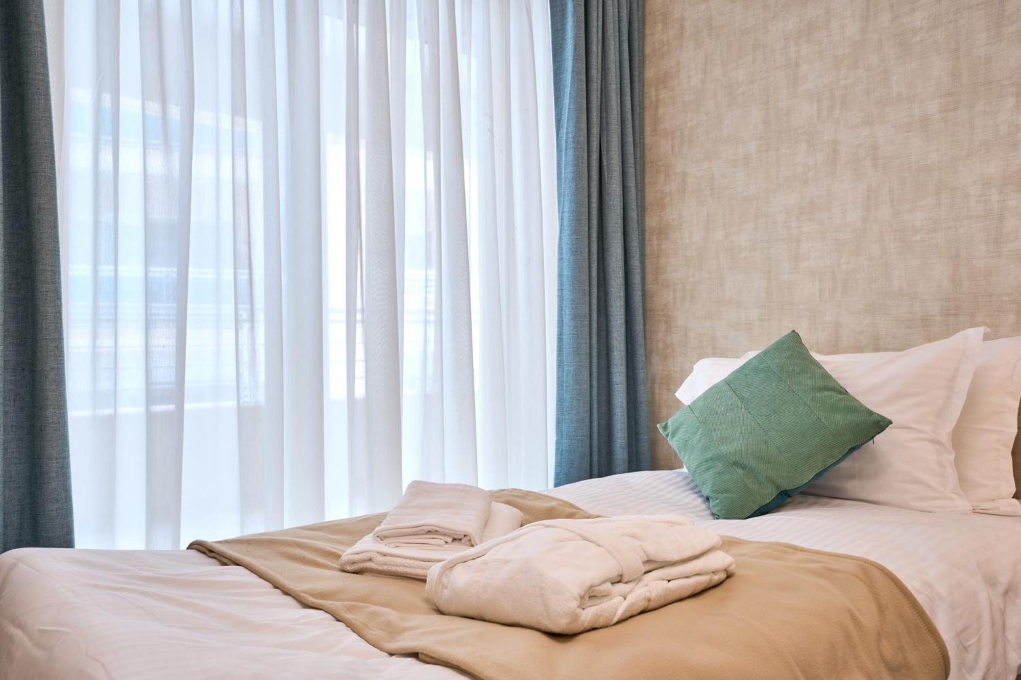 Stunning 3-Bedroom Seaview Retreat In Fort Cambridge Sliema Luaran gambar