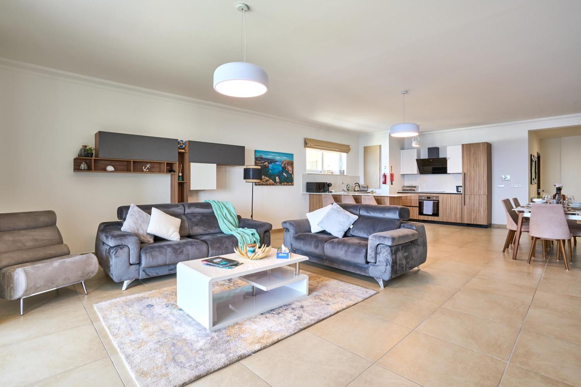 Stunning 3-Bedroom Seaview Retreat In Fort Cambridge Sliema Luaran gambar